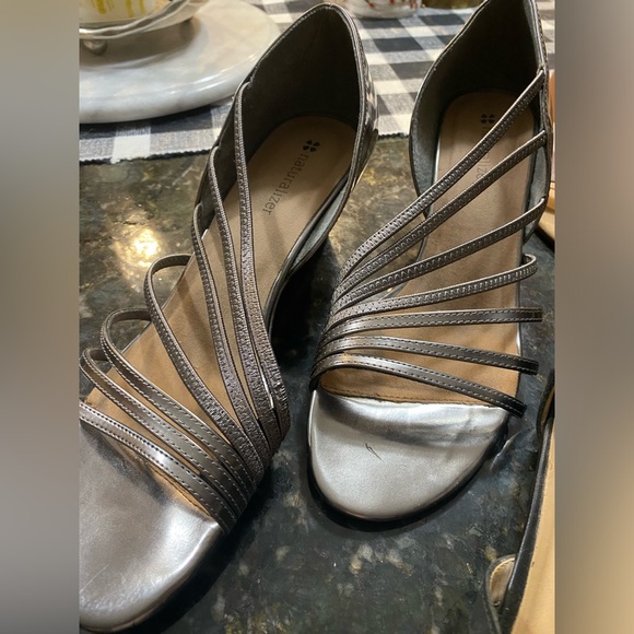 Sandal Dump! Pick whichever you like! Naturalizer & more! - Picture 8 of 11